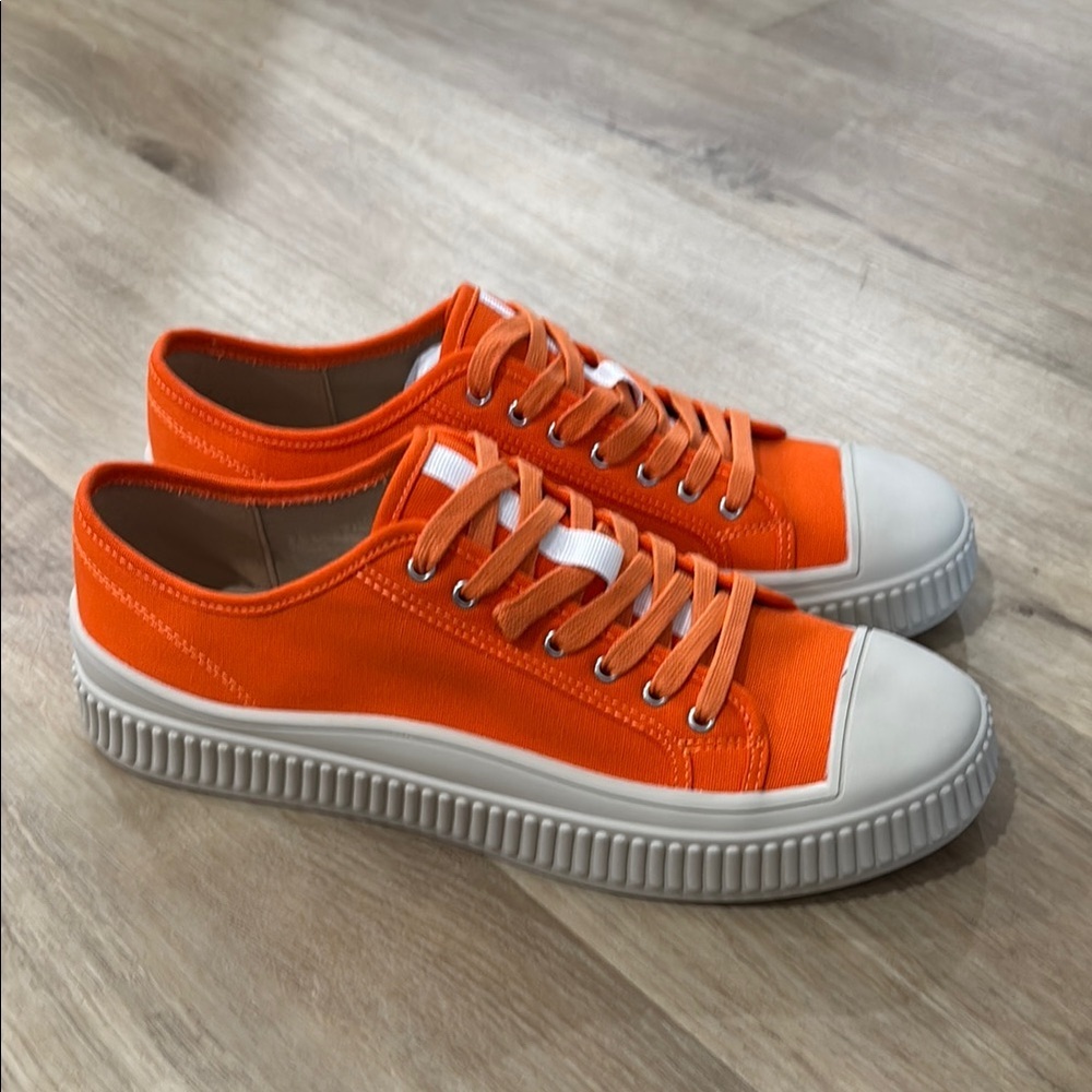 NEW Women’s Nizowi Canvas Sneakers